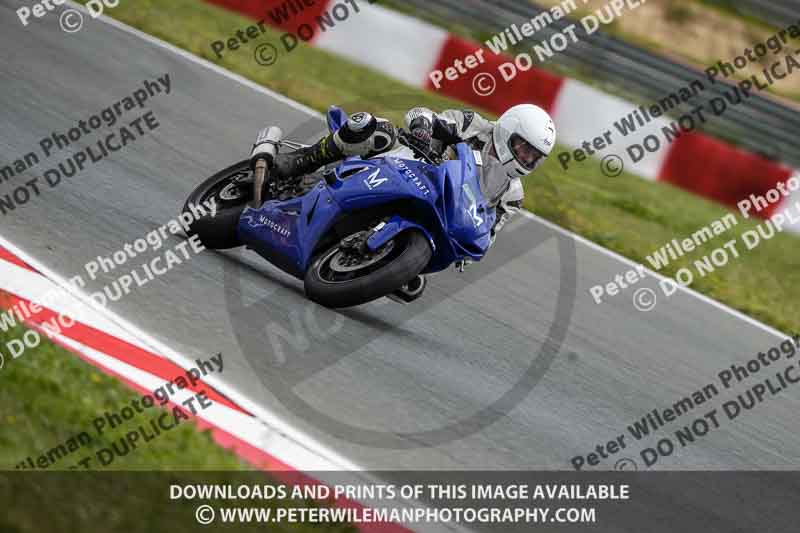 cadwell no limits trackday;cadwell park;cadwell park photographs;cadwell trackday photographs;enduro digital images;event digital images;eventdigitalimages;navarra;no limits trackdays;peter wileman photography;racing digital images;trackday digital images;trackday photos